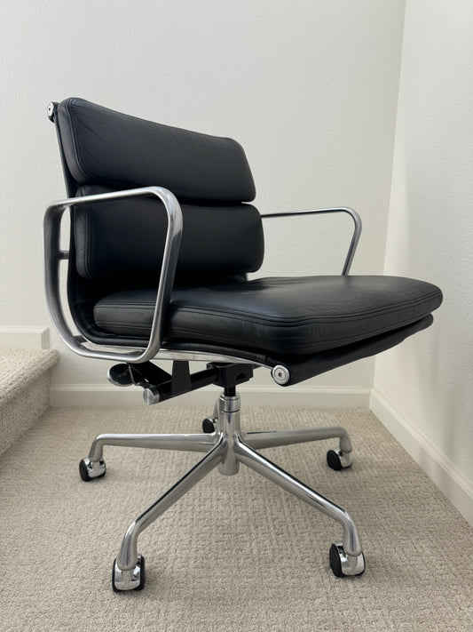 Authentic Herman Miller Eames Soft Pad Management Office Chair With Black Leather