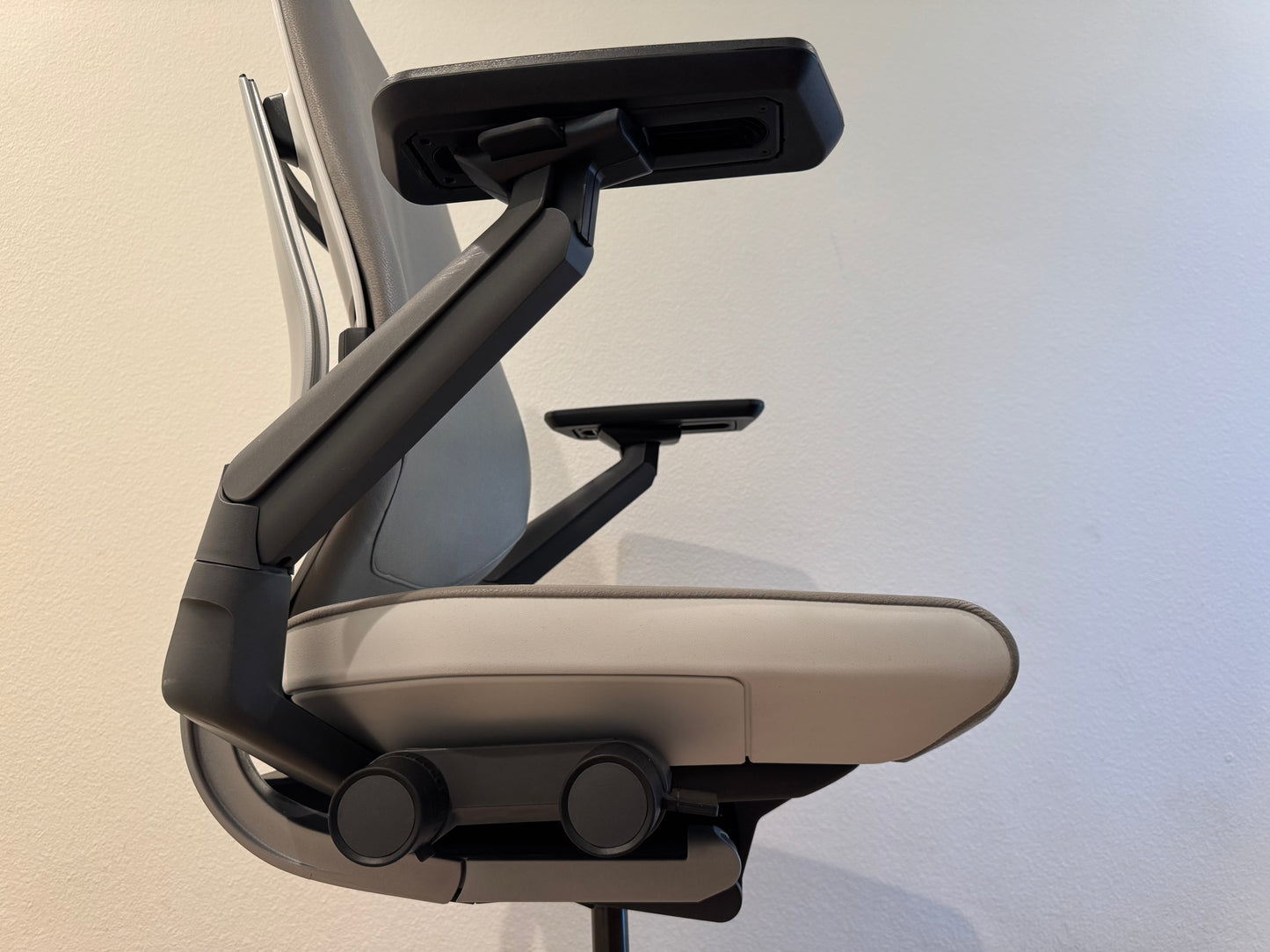 New Steelcase Gesture fully loaded Office chair