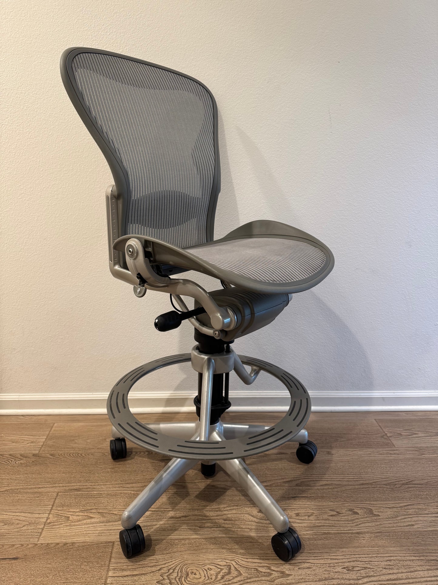 Premium Refurbished Herman Miller Aeron Classic Fully Loaded Model Drafting Office Chair/ Work Stool