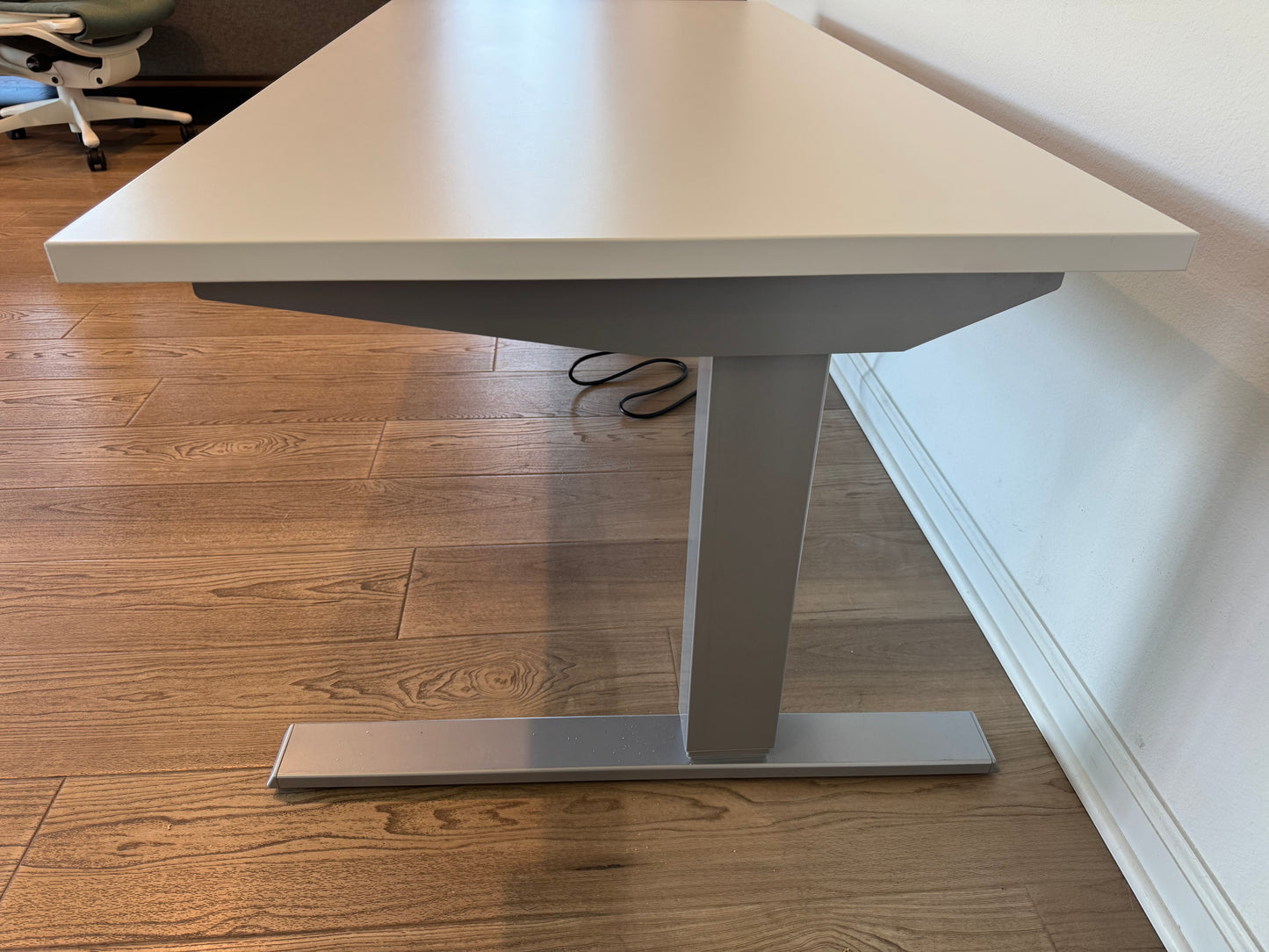 New 2025  Elite Model Humanscale EFLOAT LITE®️ Electric Sit To Stand Table Base