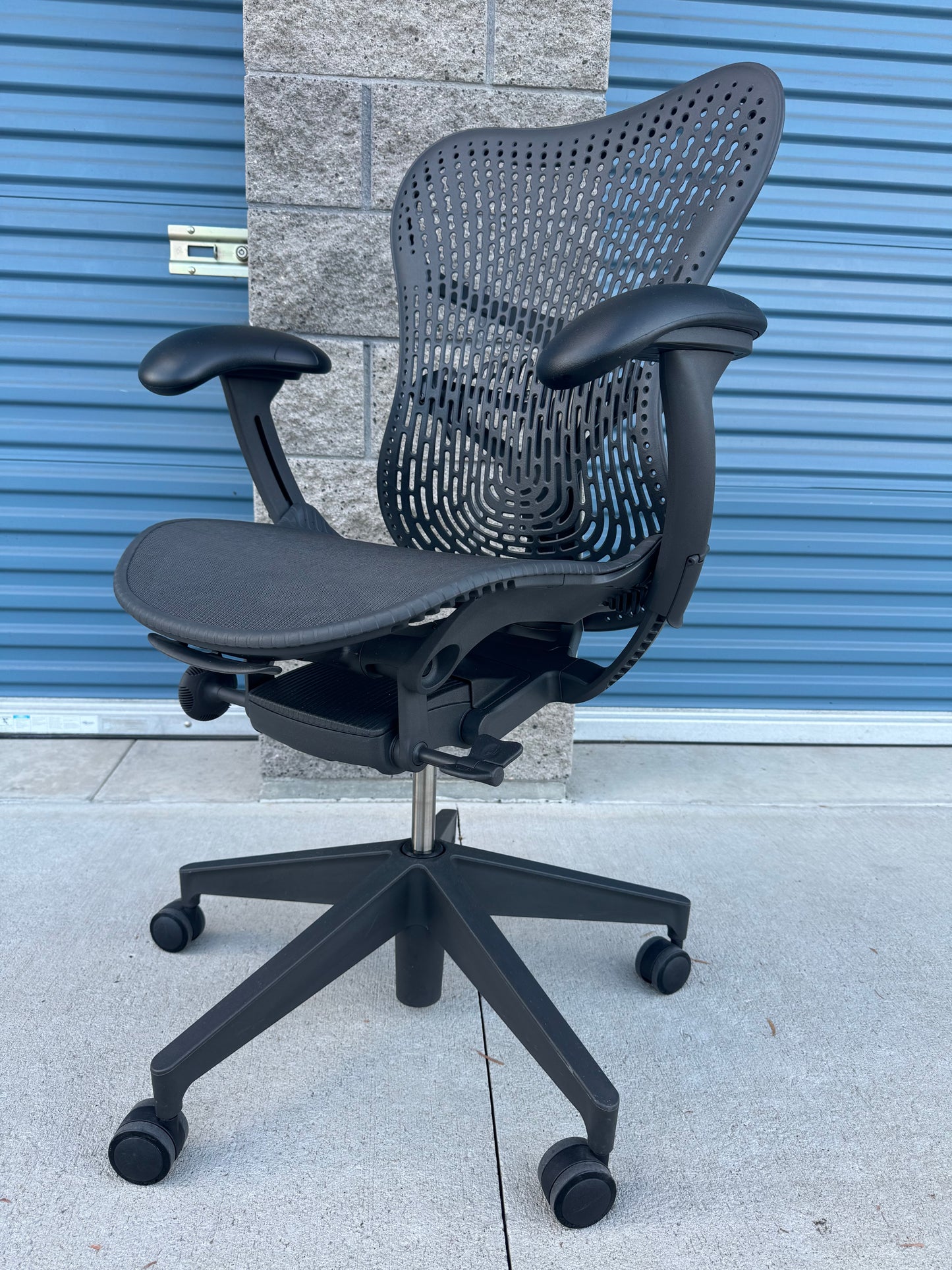 Herman Miller Mirra 2 Ergonomic office chair