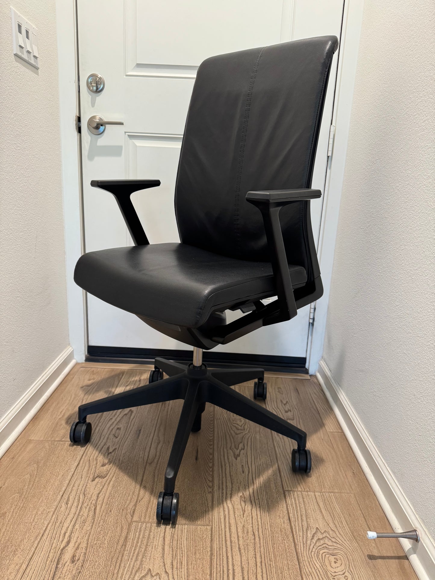 Premium Refurbished Haworth Very office chair/ conference chair