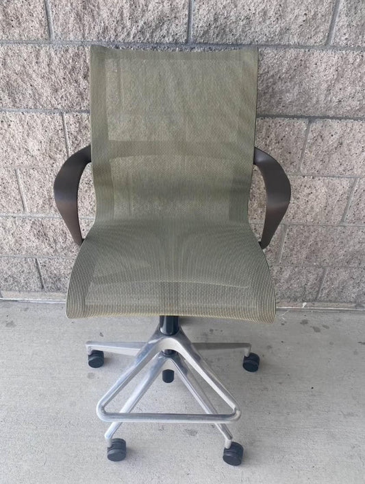 Pre owned Herman Miller Setu drafting chair in grey