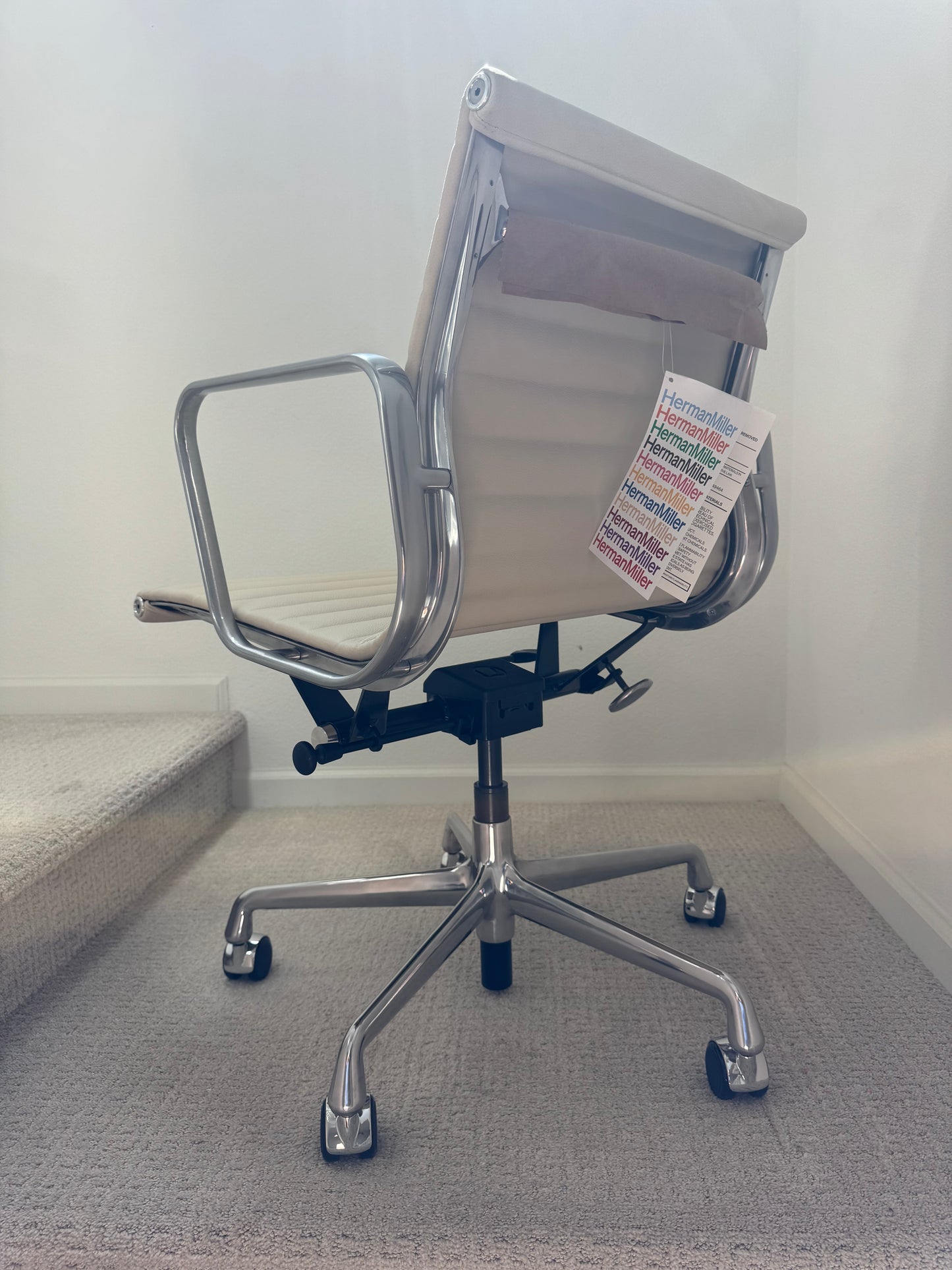 2025 Brand New Herman Miller Eames Management Office Chair With cream Vicenza leather