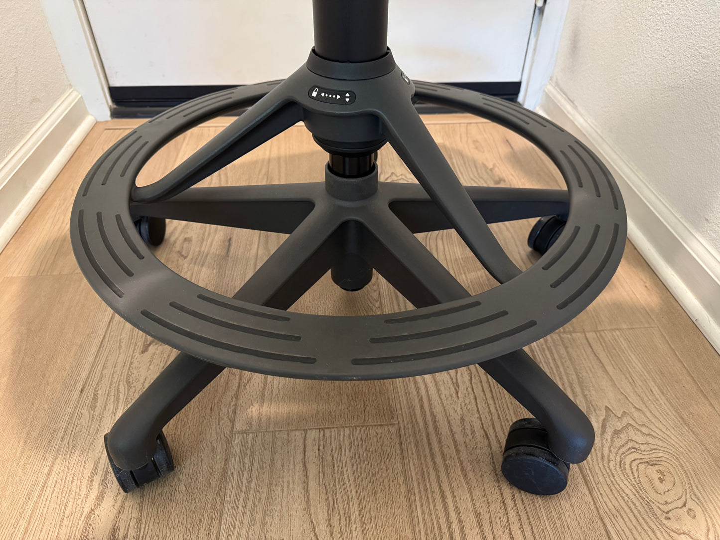 2025 brand new Herman Miller Aeron Remastered fully loaded drafting chair/ work stool