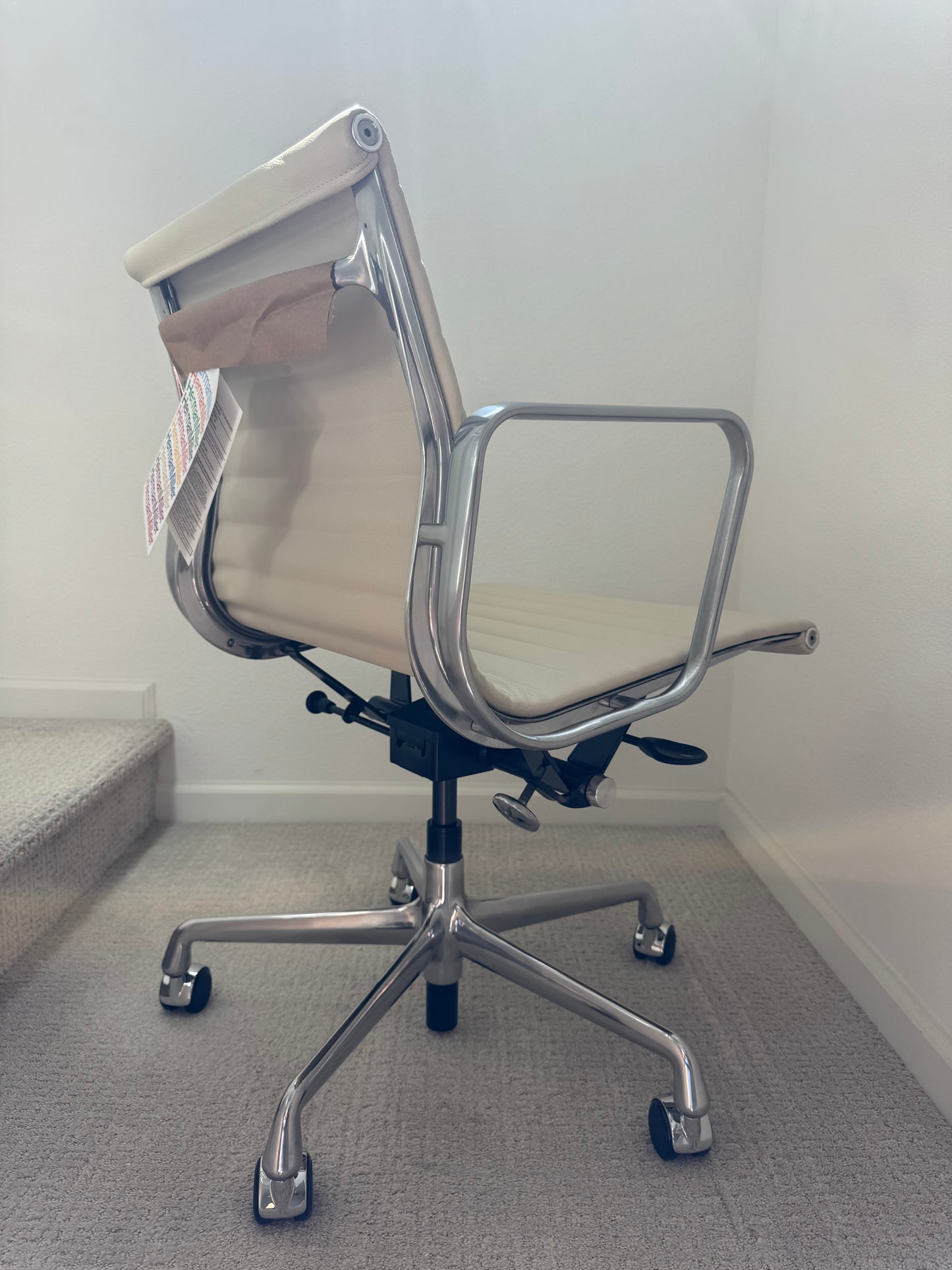 2025 Brand New Herman Miller Eames Management Office Chair With cream Vicenza leather