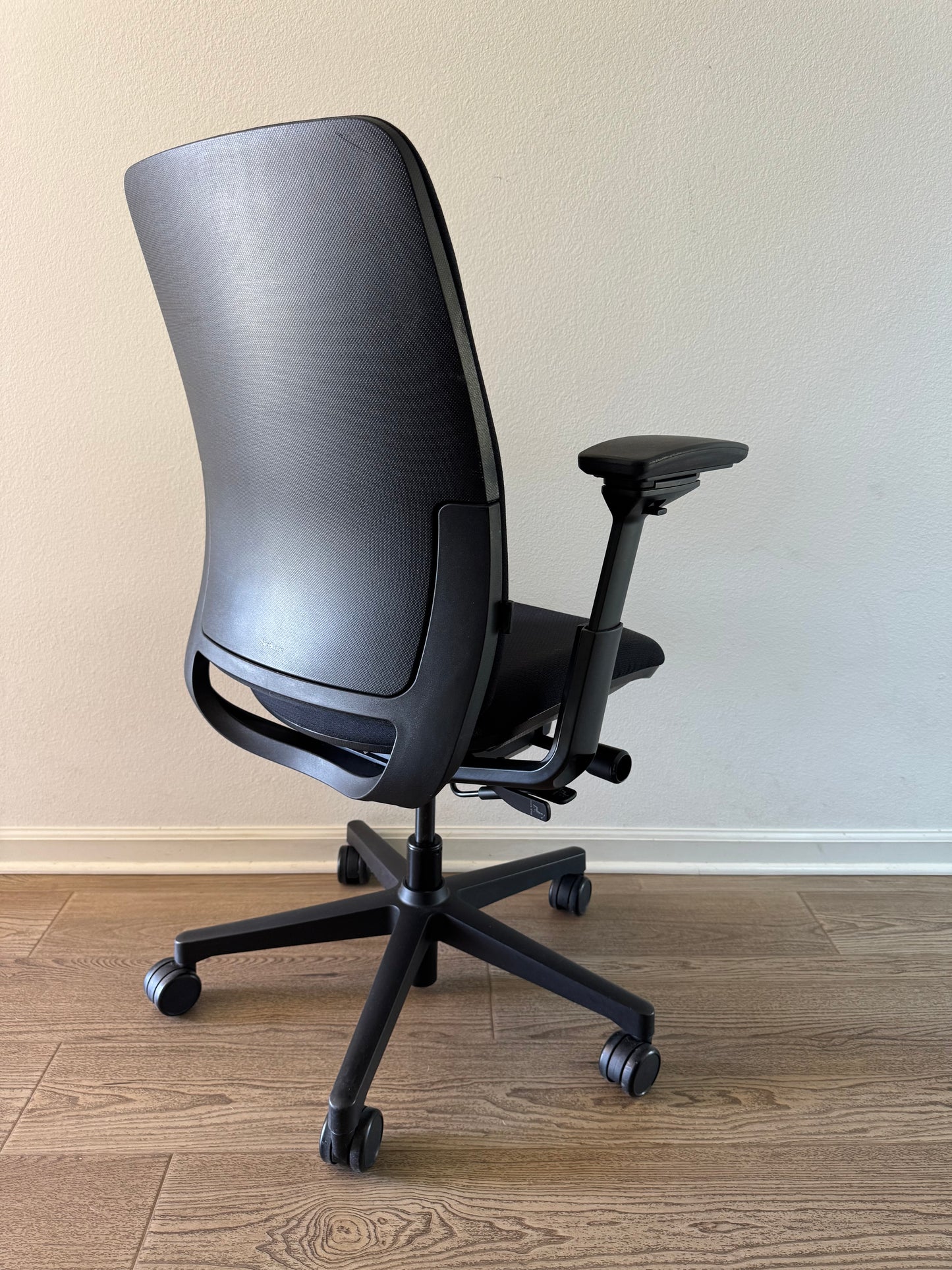 Premium Refurbished Steelcase Amia fully adjustable model