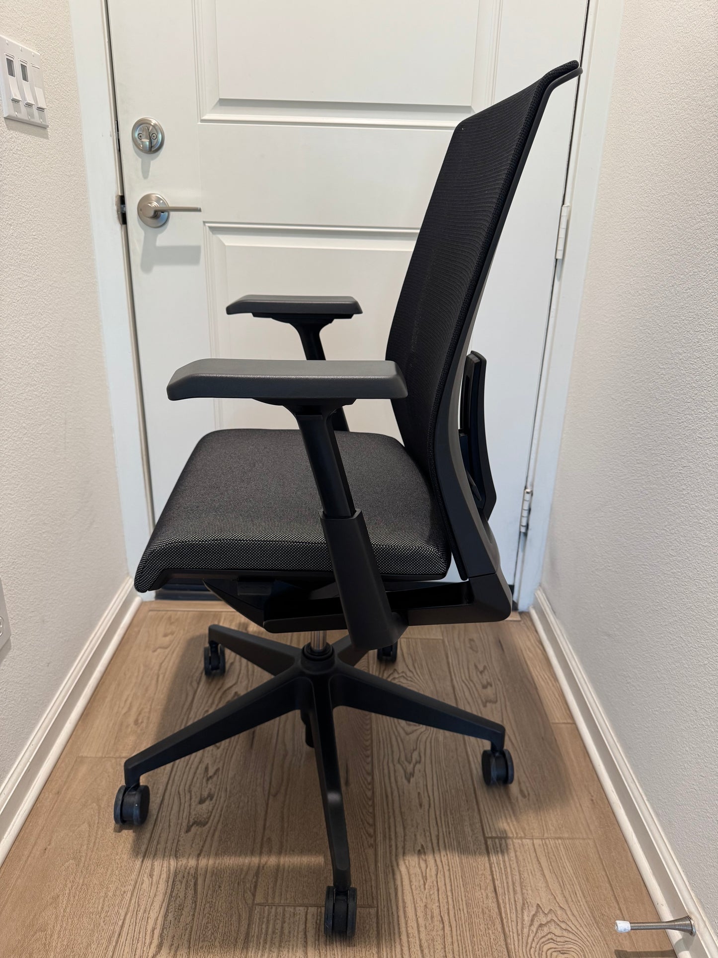 Premium Refurbished Haworth Very office chair/ conference chair