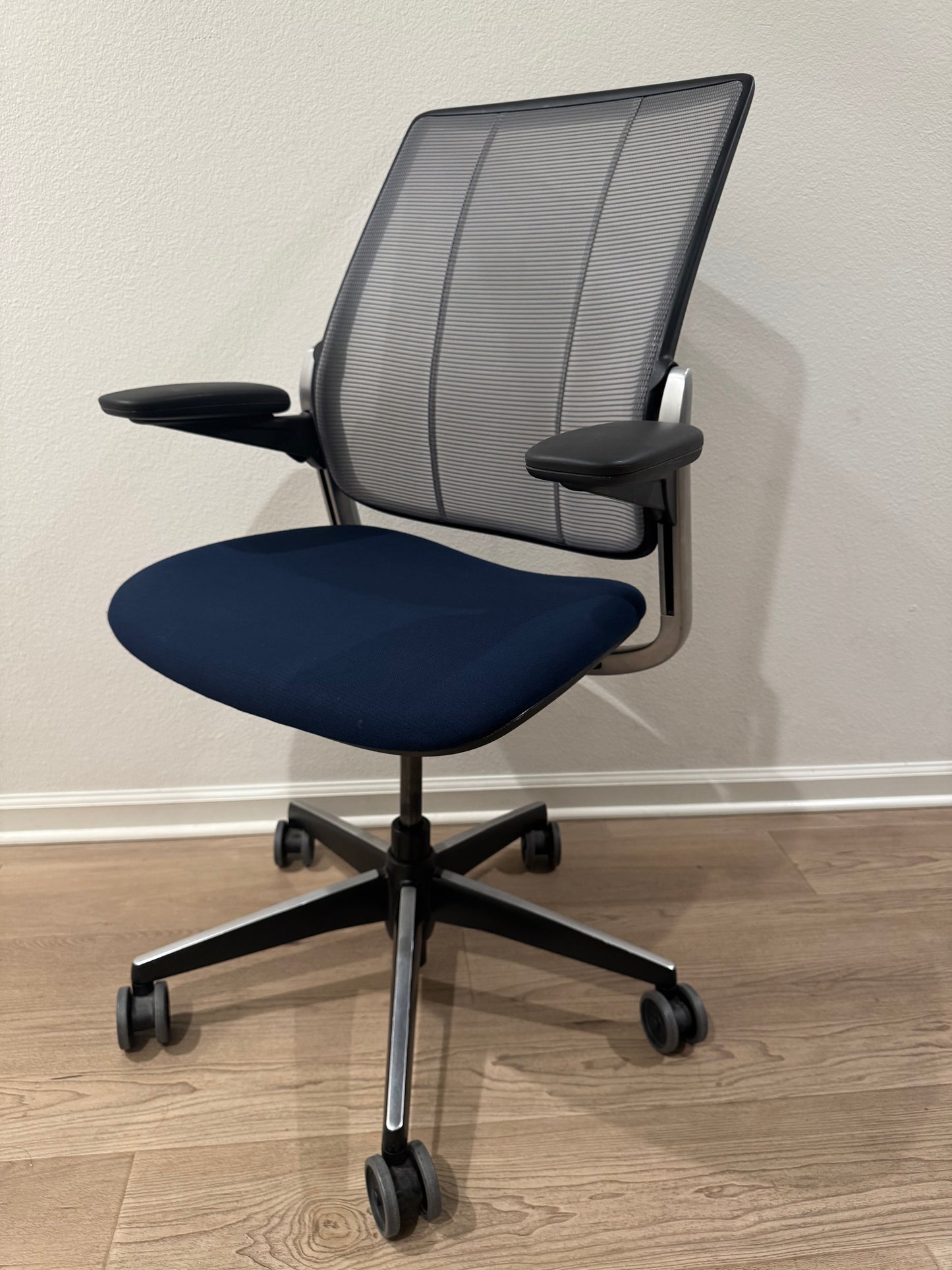 Humanscale Diffrient Smart fully adjustable model task chair
