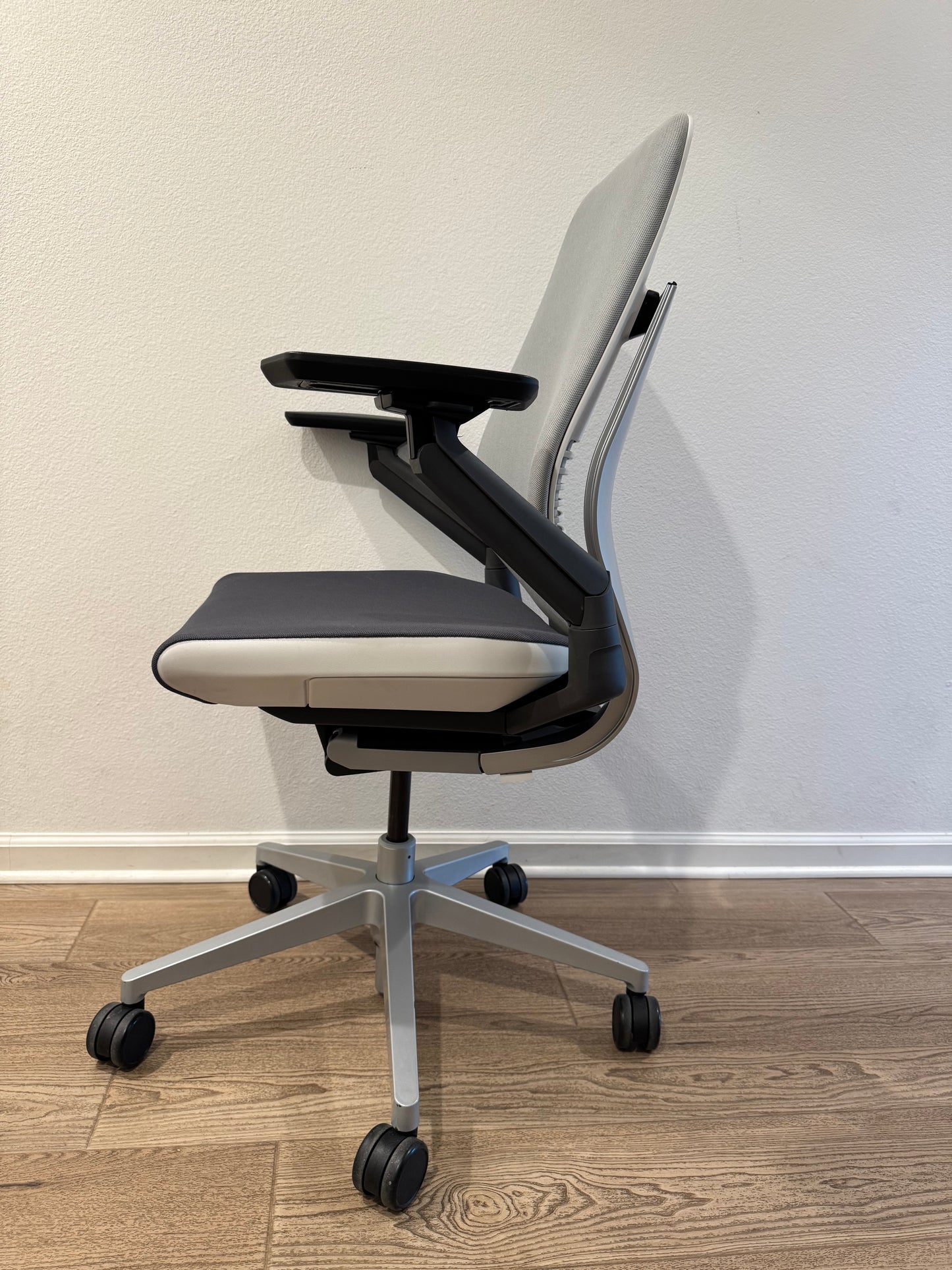 New Steelcase Gesture fully loaded Office chair