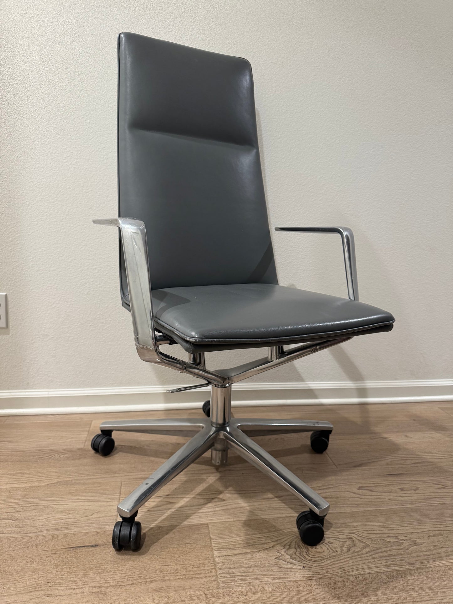 Davis Body Webb Executive Chair / Conference chair In Real Leather