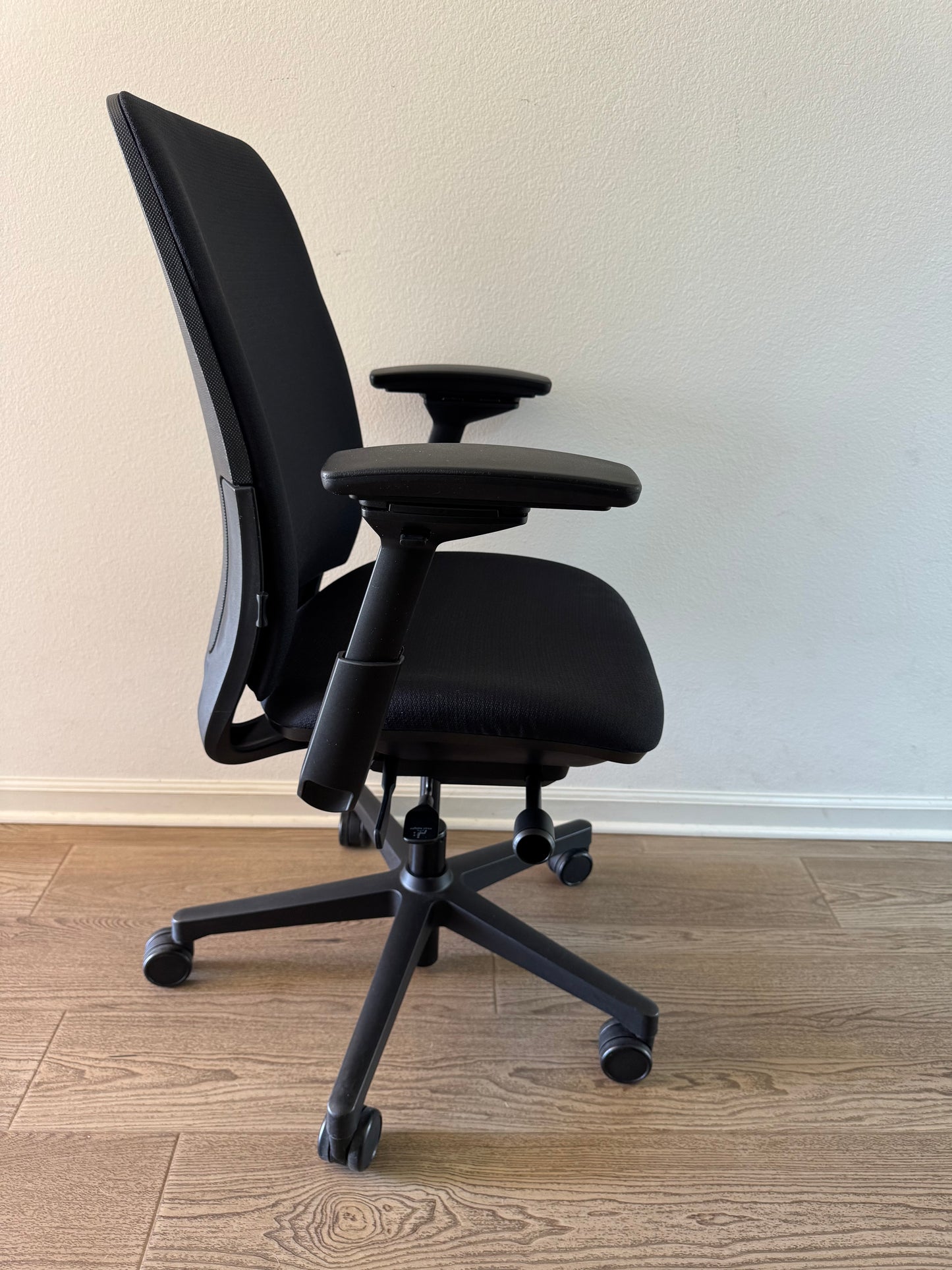 Premium Refurbished Steelcase Amia fully adjustable model
