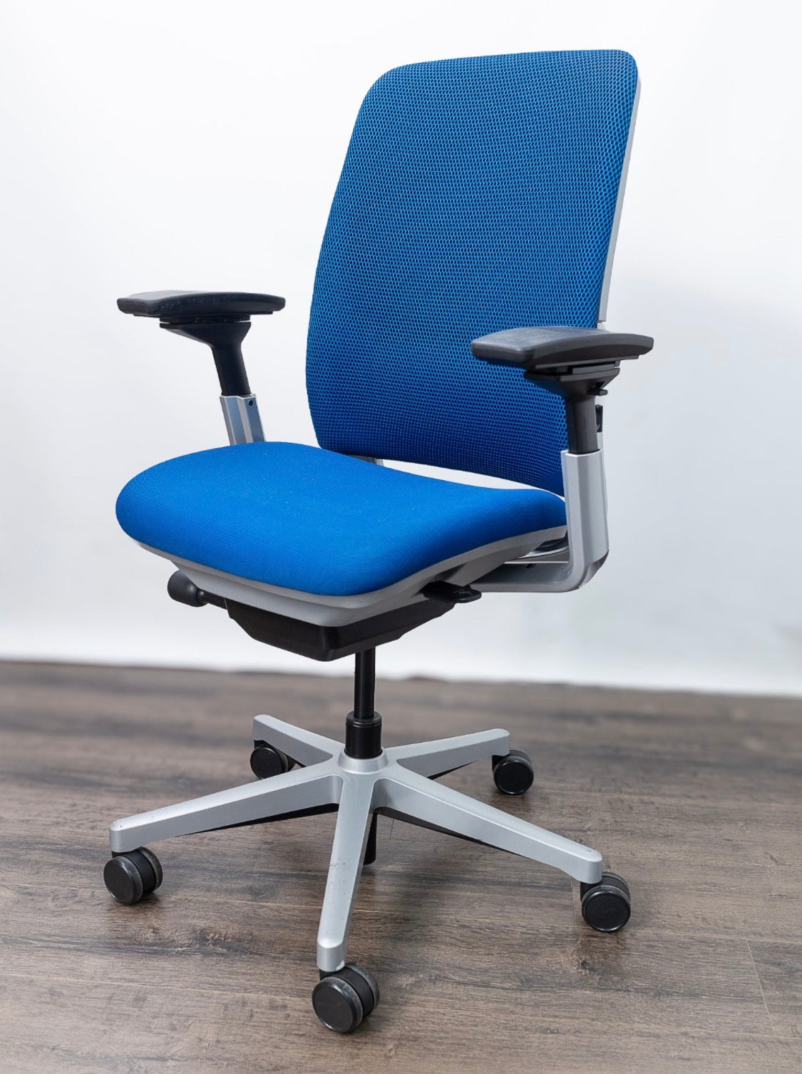 Premium Refurbished Steelcase Amia fully adjustable model