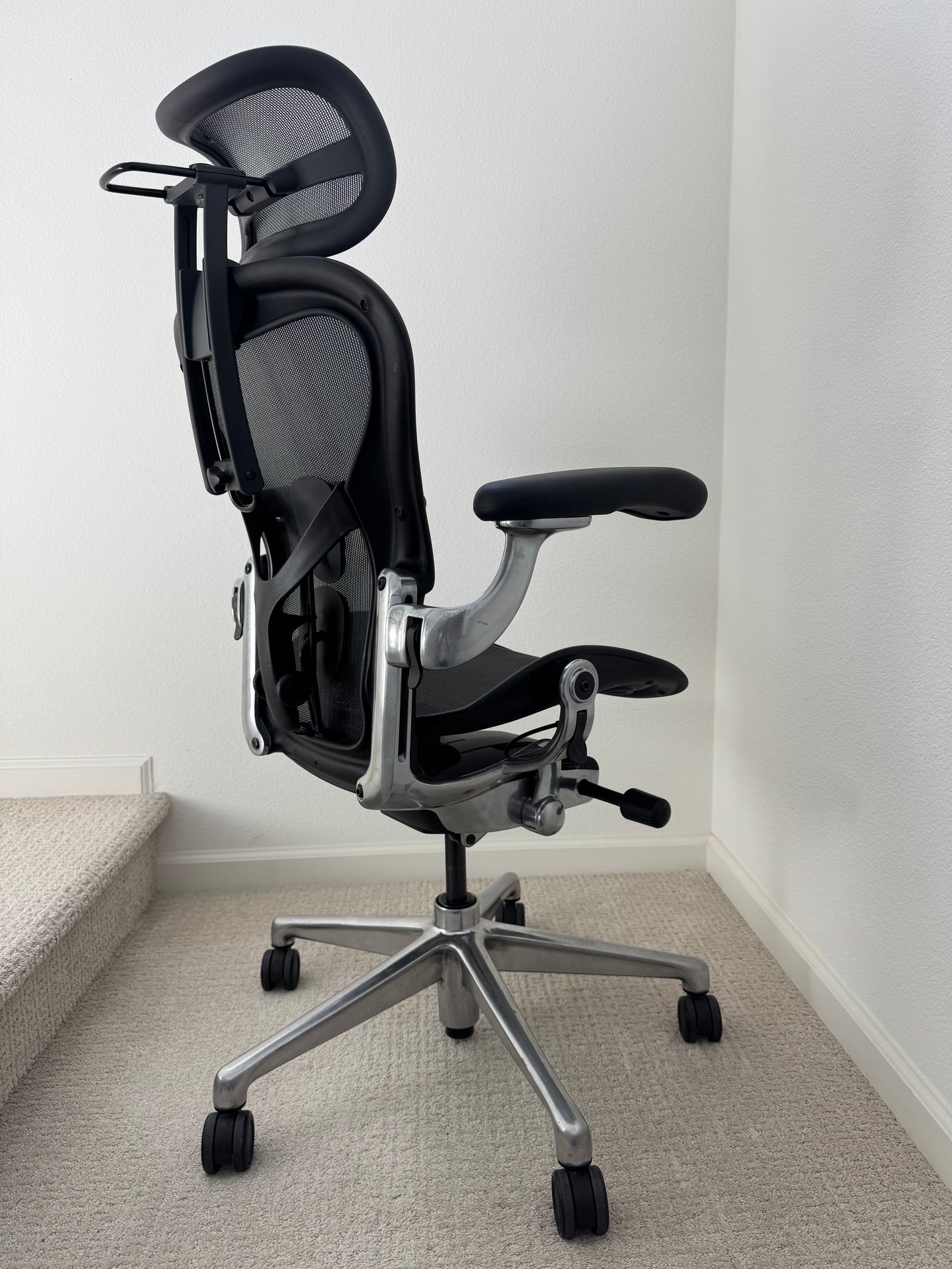 Pre Owned Herman Miller Aeron Size A Remastered With Chrome Frame Gaming Chair/ Office Chair