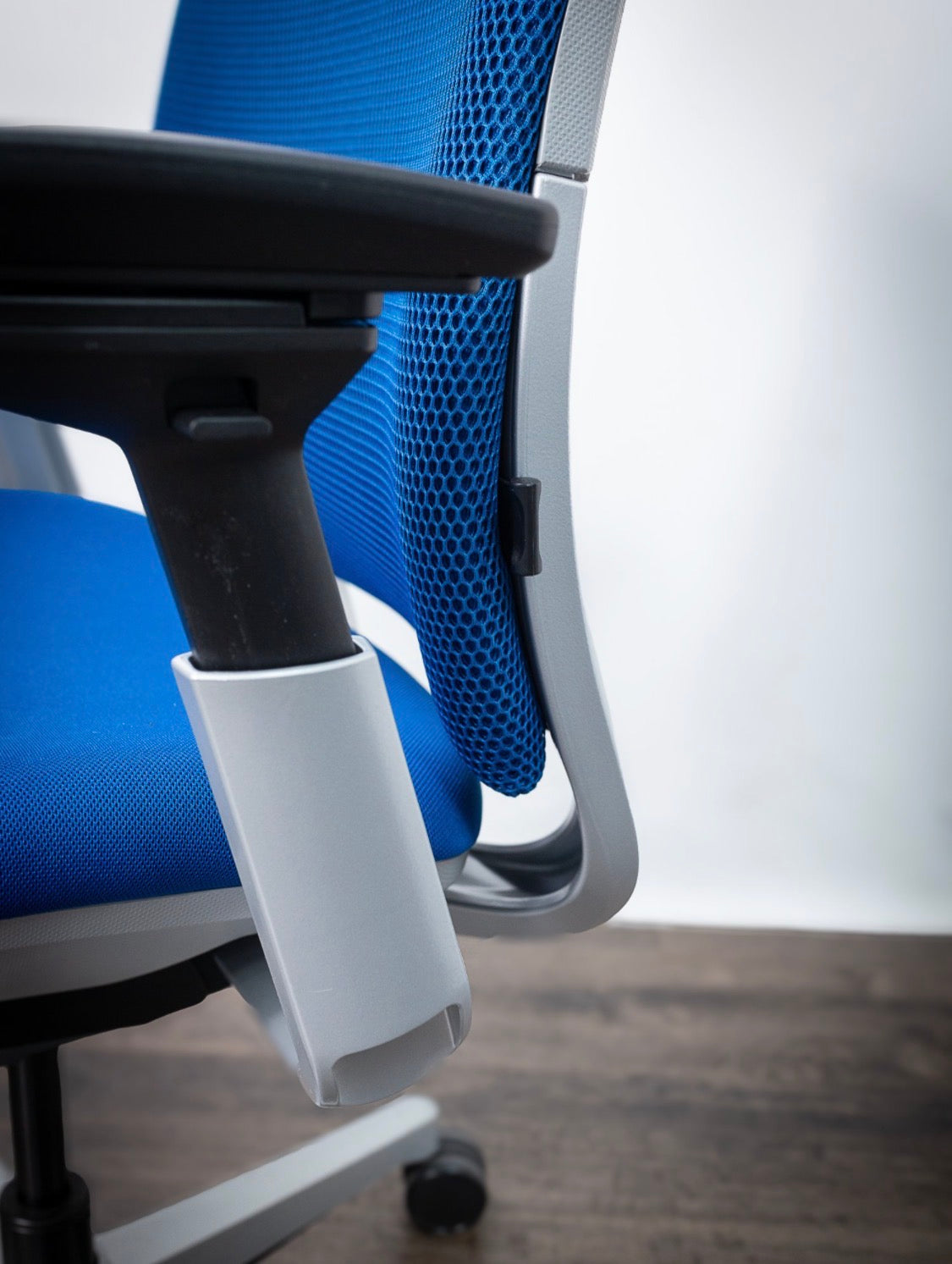 Premium Refurbished Steelcase Amia fully adjustable model