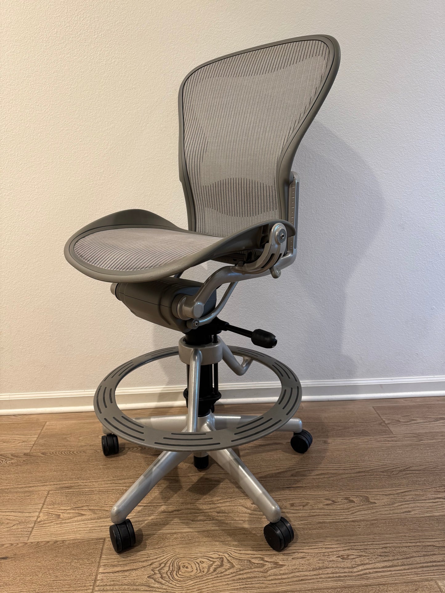 Premium Refurbished Herman Miller Aeron Classic Fully Loaded Model Drafting Office Chair/ Work Stool