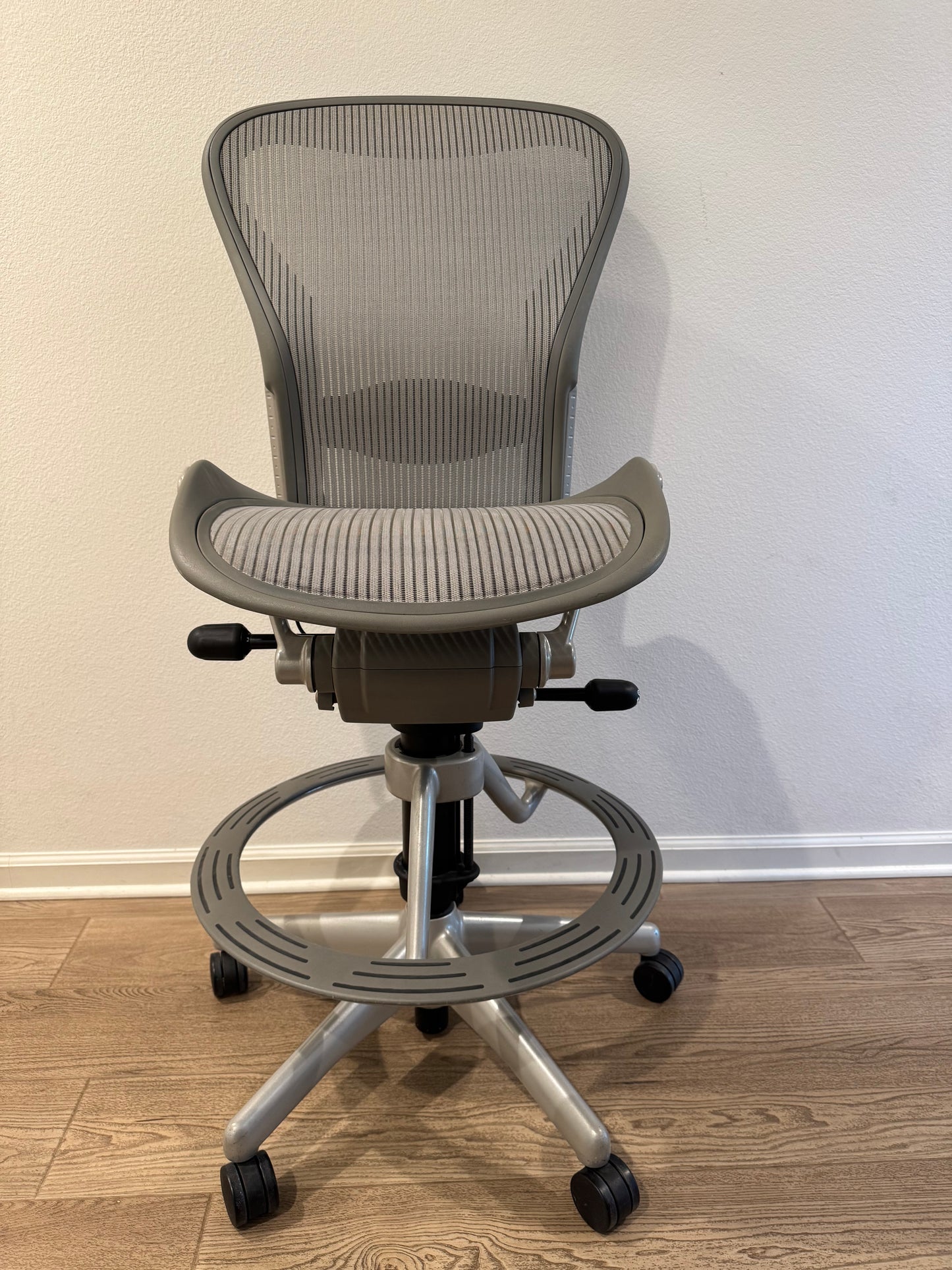 Premium Refurbished Herman Miller Aeron Classic Fully Loaded Model Drafting Office Chair/ Work Stool