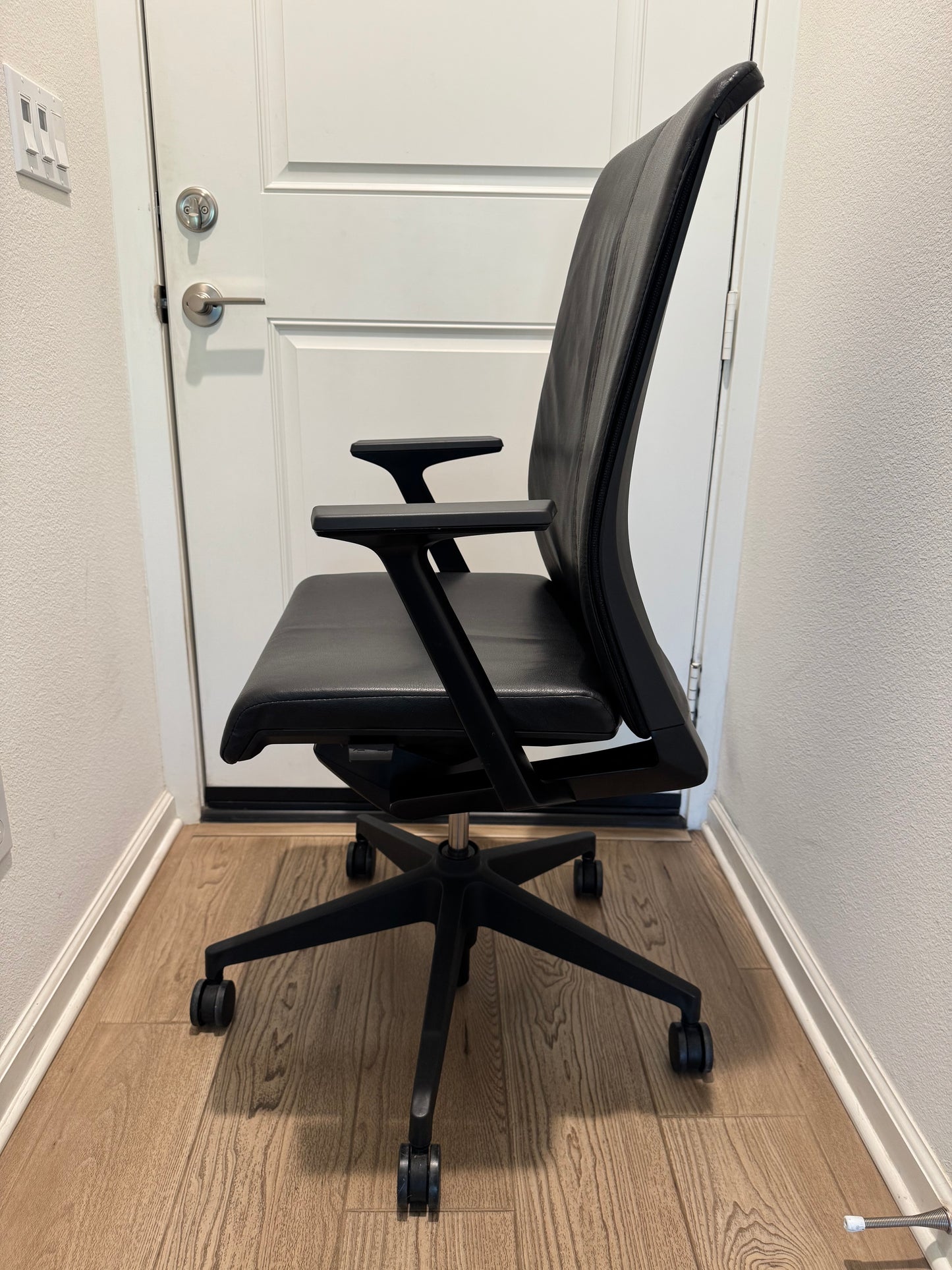 Premium Refurbished Haworth Very office chair/ conference chair