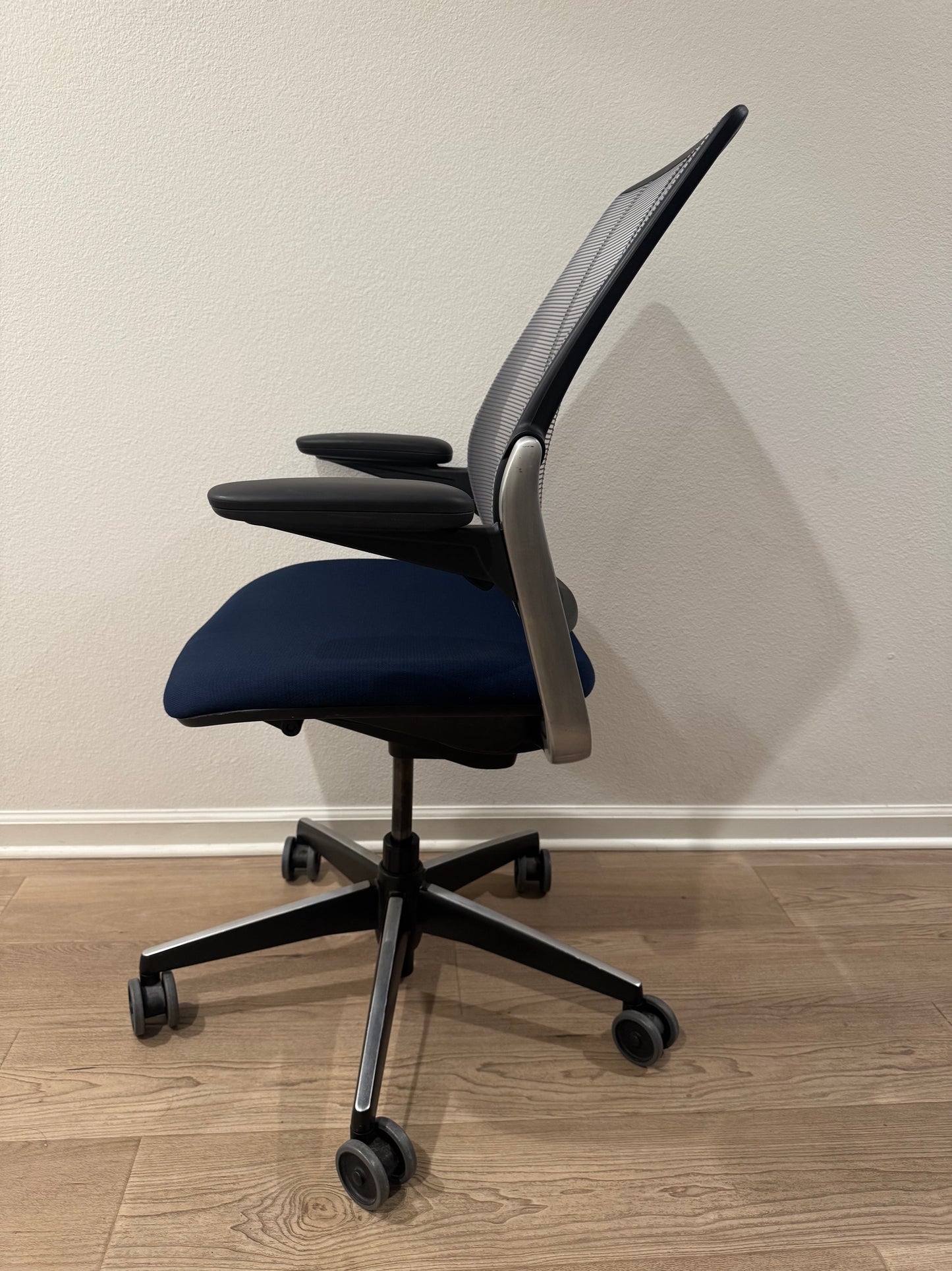 Humanscale Diffrient Smart fully adjustable model task chair